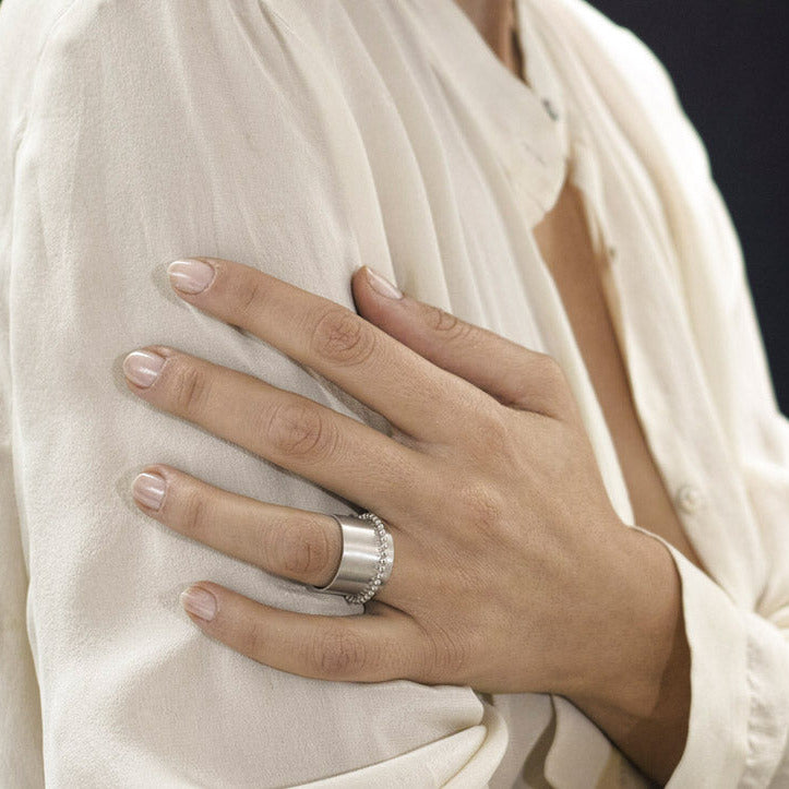 Second Skin Nude 18K white gold ring on hand – Cynthia Raffoul